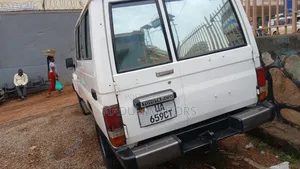 Toyota Land Cruiser 2007 White