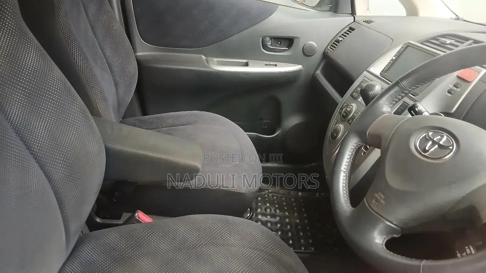 Toyota Ractis 2008 Silver