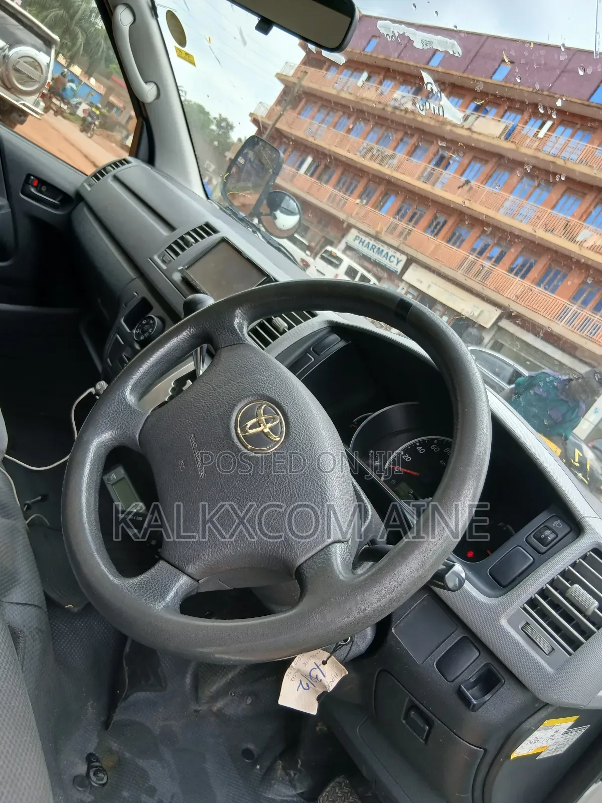 Toyota HiAce 2012 White
