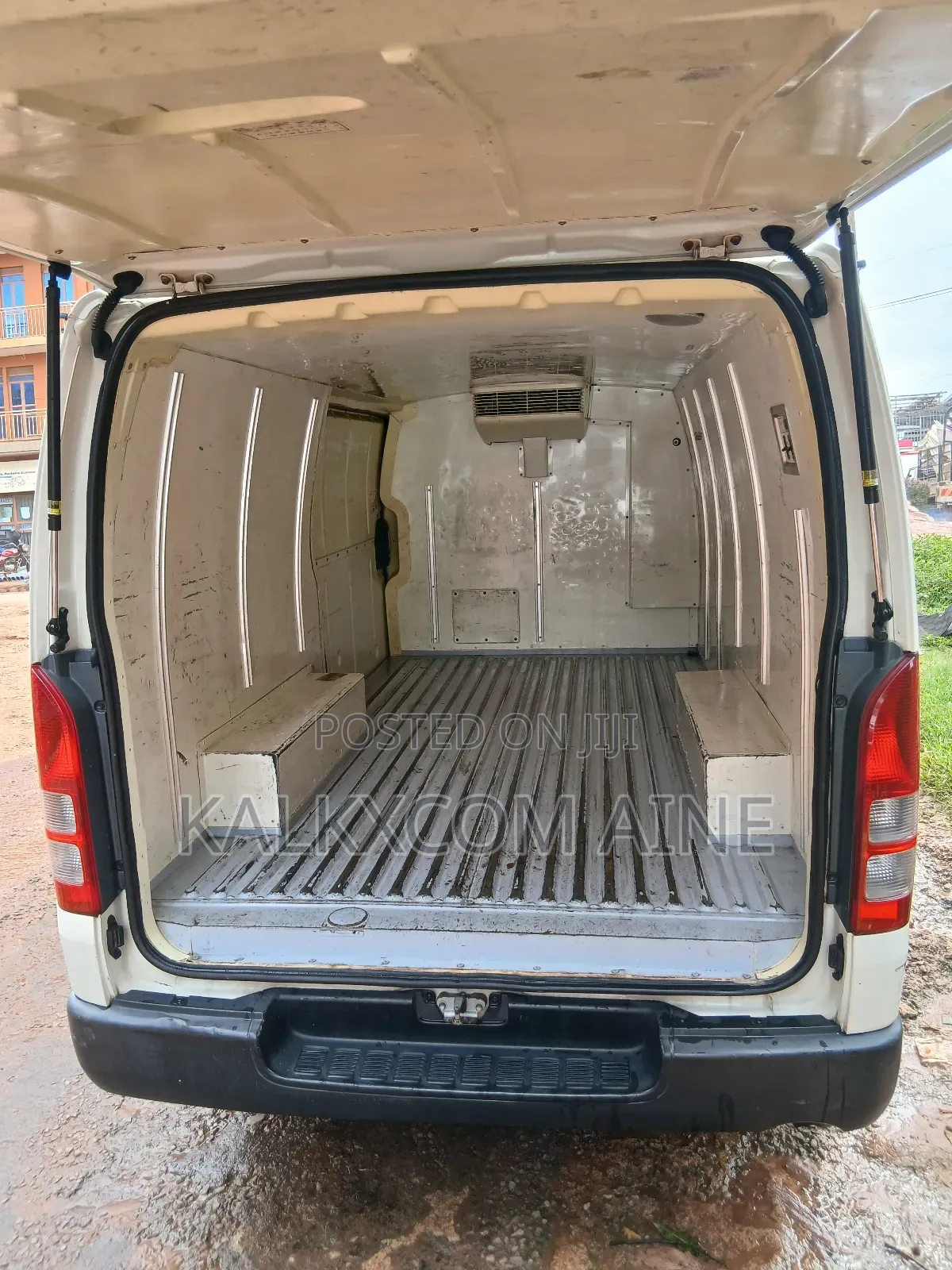 Toyota HiAce 2012 White