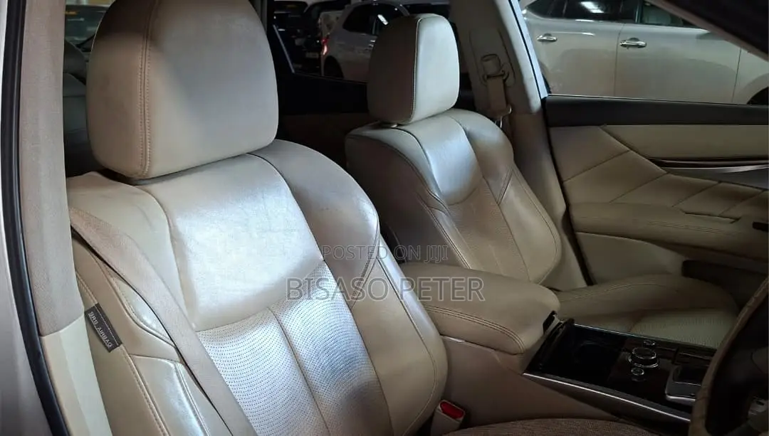 Nissan Fuga 2012 Silver
