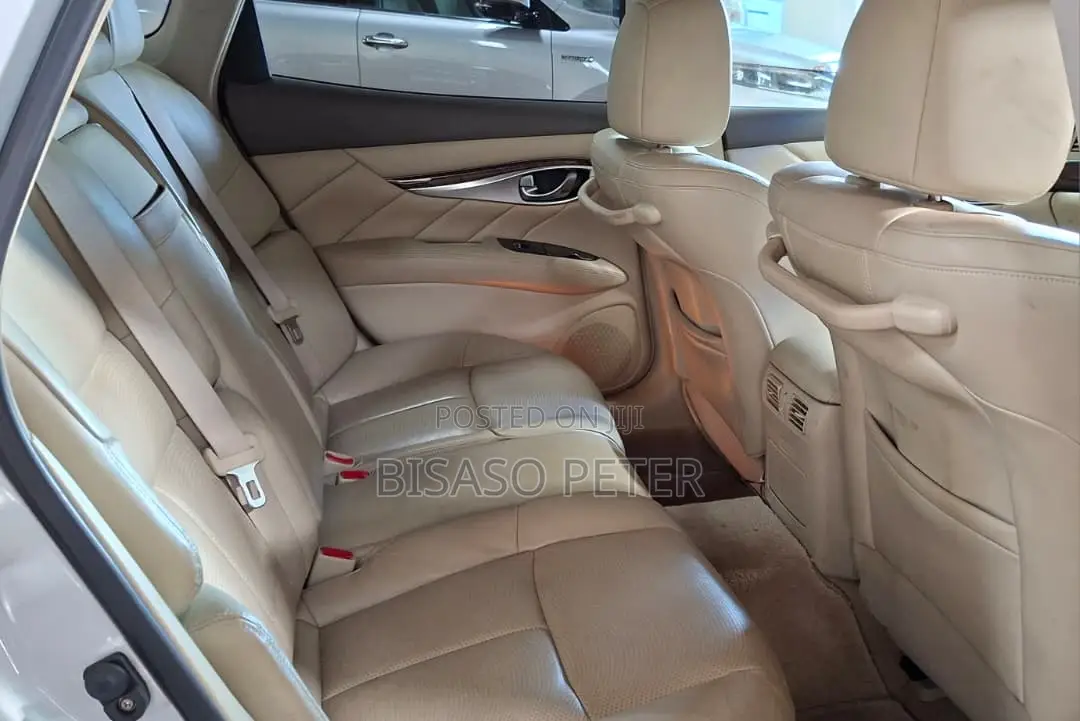 Nissan Fuga 2012 Silver
