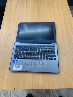 Laptop Asus VivoBook W202 4GB Intel Celeron SSD 60GB
