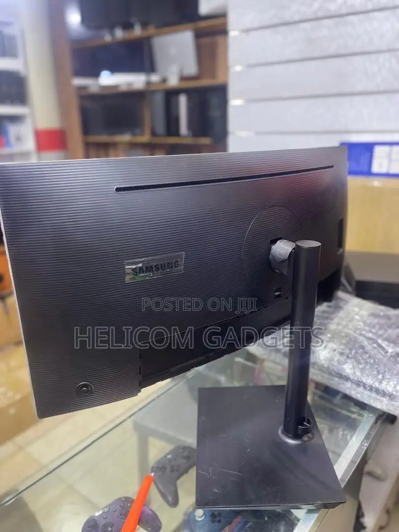 Samsung 34-Inch Curved Monitor /