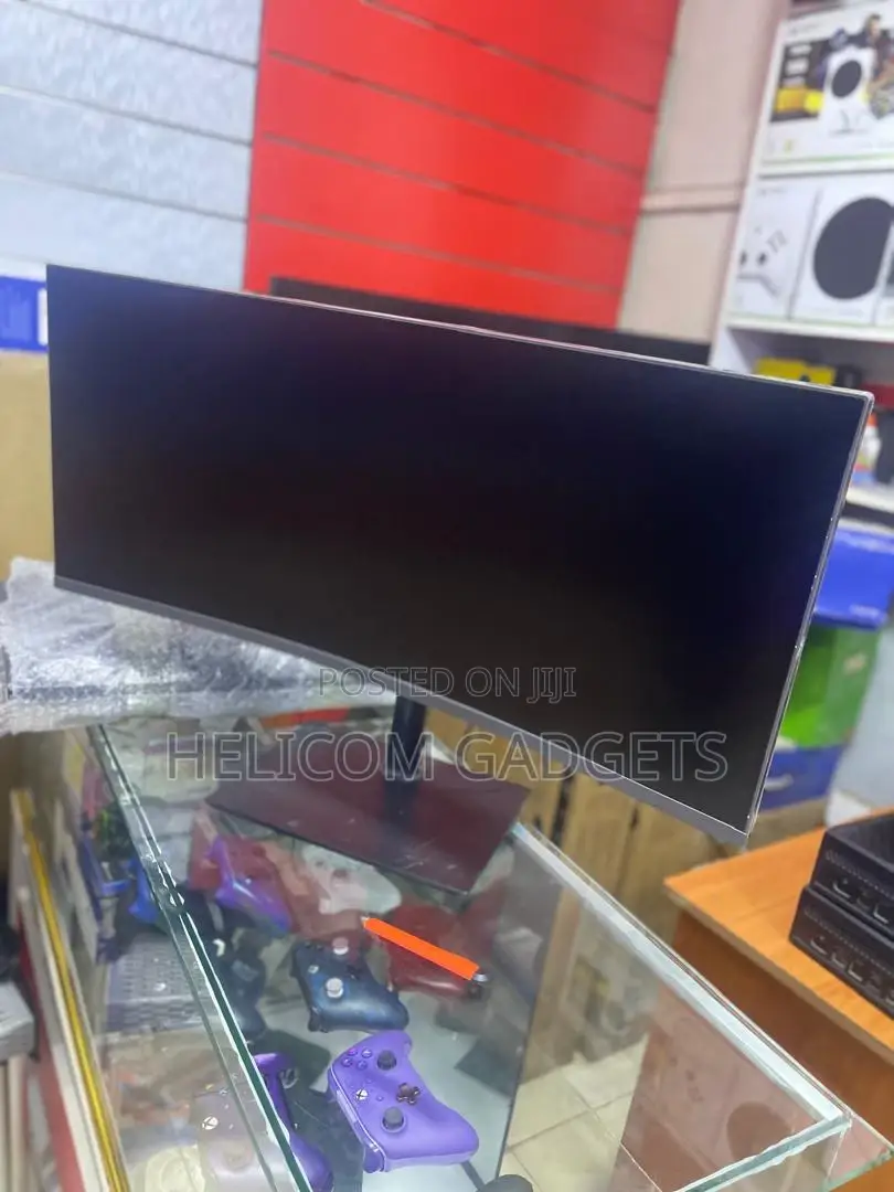 Samsung 34-Inch Curved Monitor /