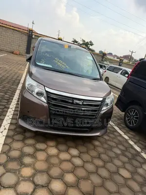 Toyota Noah 2.0 AWD (8 Seater) 2015 Gray