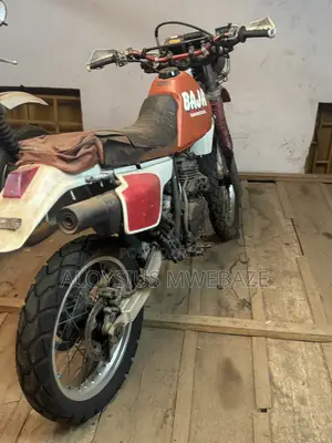 Honda 2005 Red