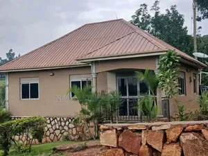 3bdrm Bungalow in Buwambo, Central Division for sale