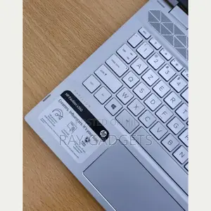 New Laptop HP Pavilion 14-ce3064st 8GB Intel Core i7 SSD 256GB