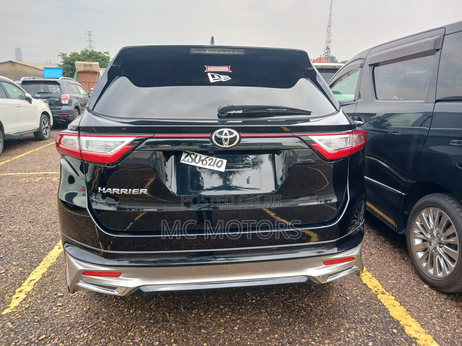 Toyota Harrier 2.0 2017 Black