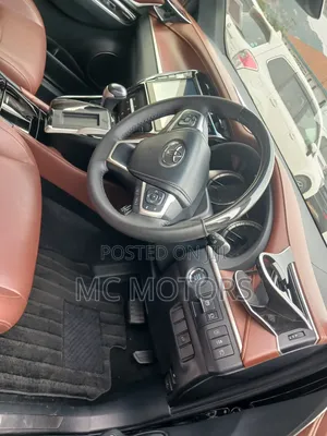 Toyota Harrier 2.0 2017 Black