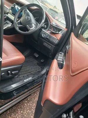 Toyota Harrier 2.0 2017 Black