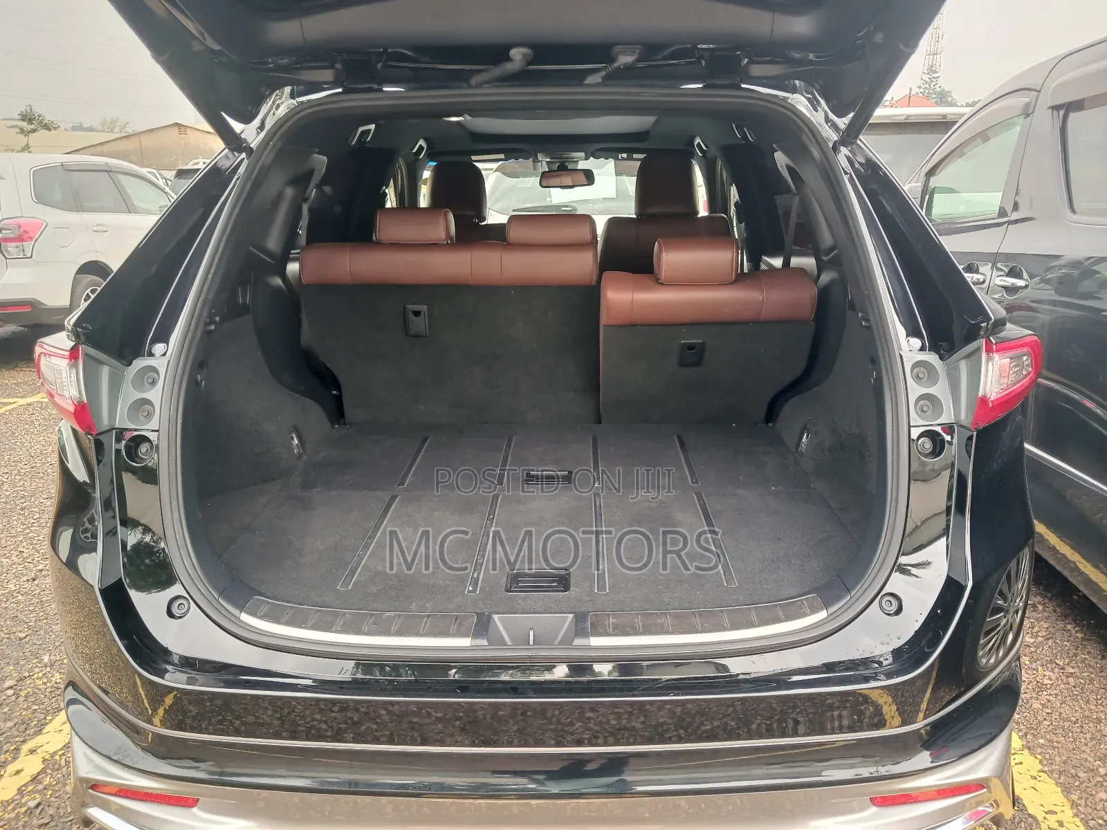 Toyota Harrier 2.0 2017 Black