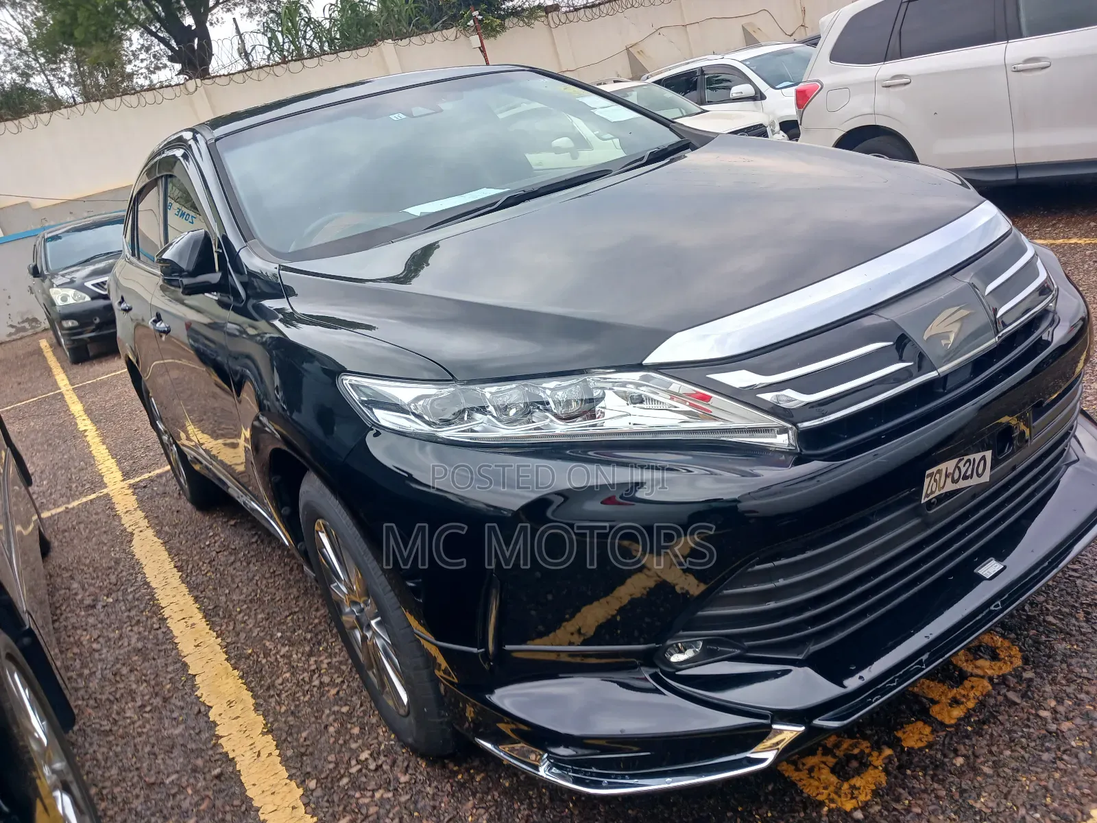 Toyota Harrier 2.0 2017 Black