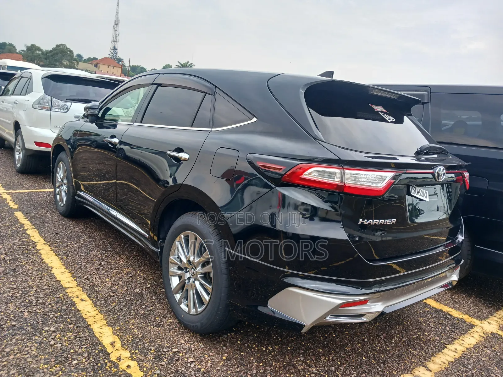 Toyota Harrier 2.0 2017 Black