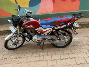 Bajaj CT 125X 2023 Red
