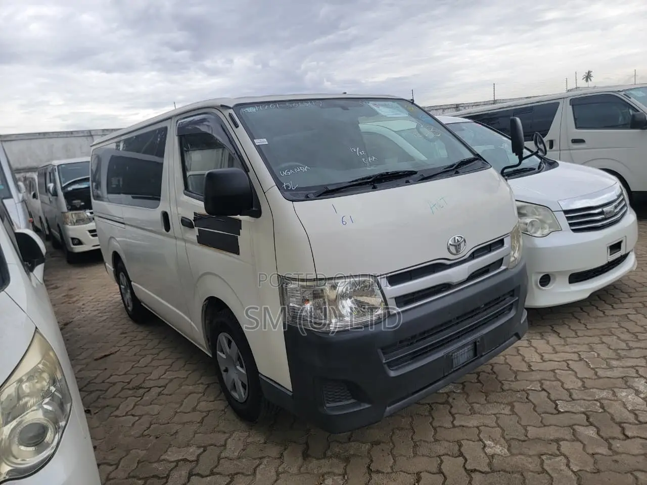 Toyota HiAce 2013 White