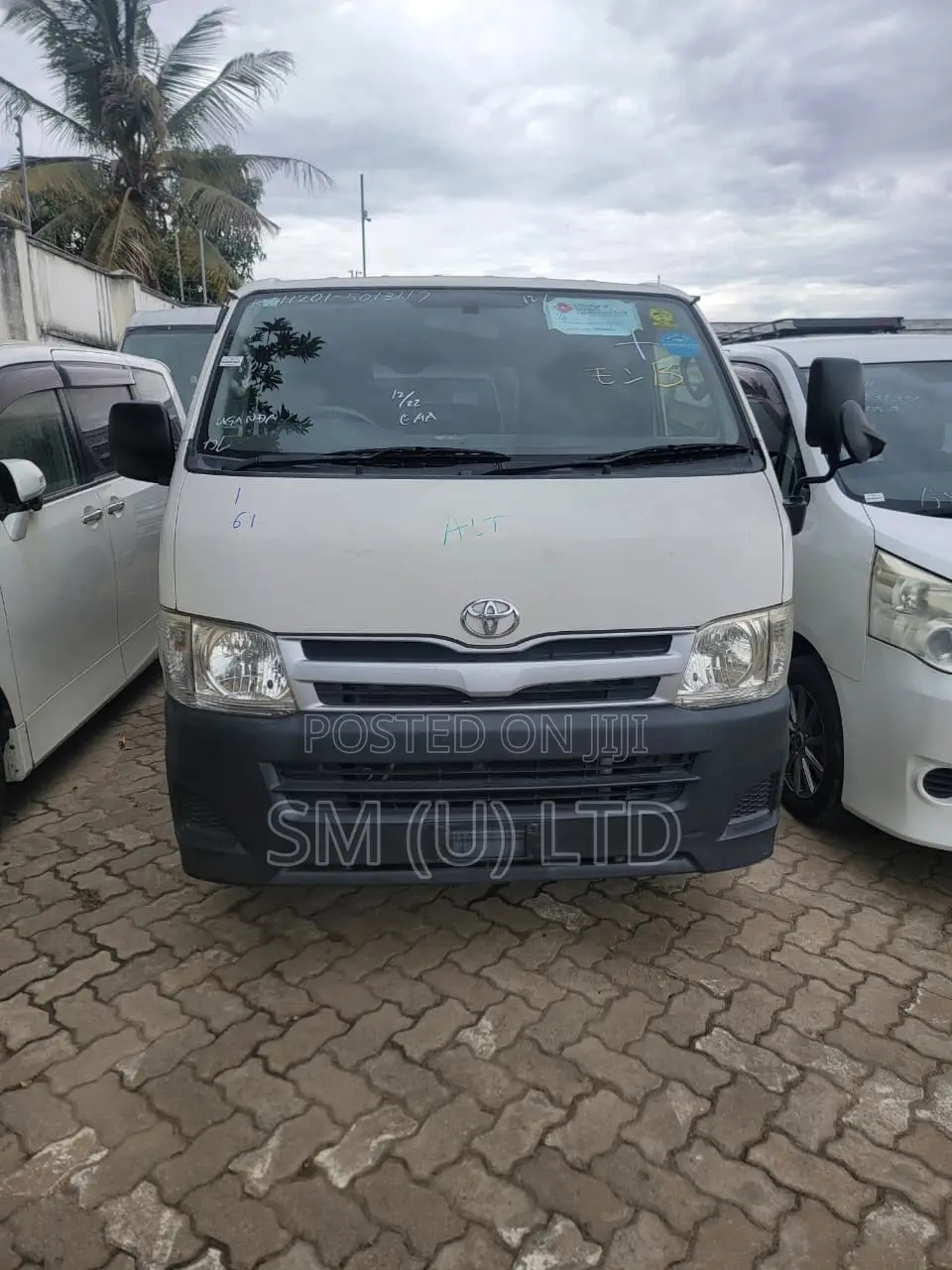 Toyota HiAce 2013 White