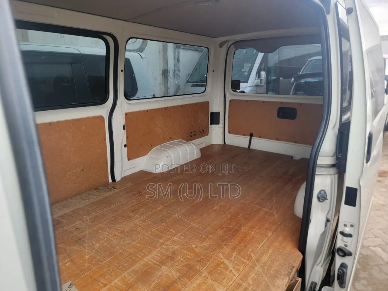 Toyota HiAce 2013 White