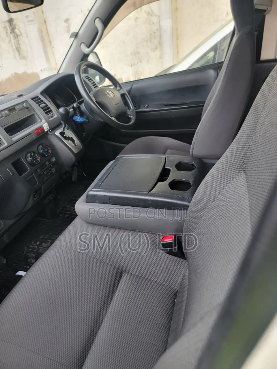 Toyota HiAce 2013 White