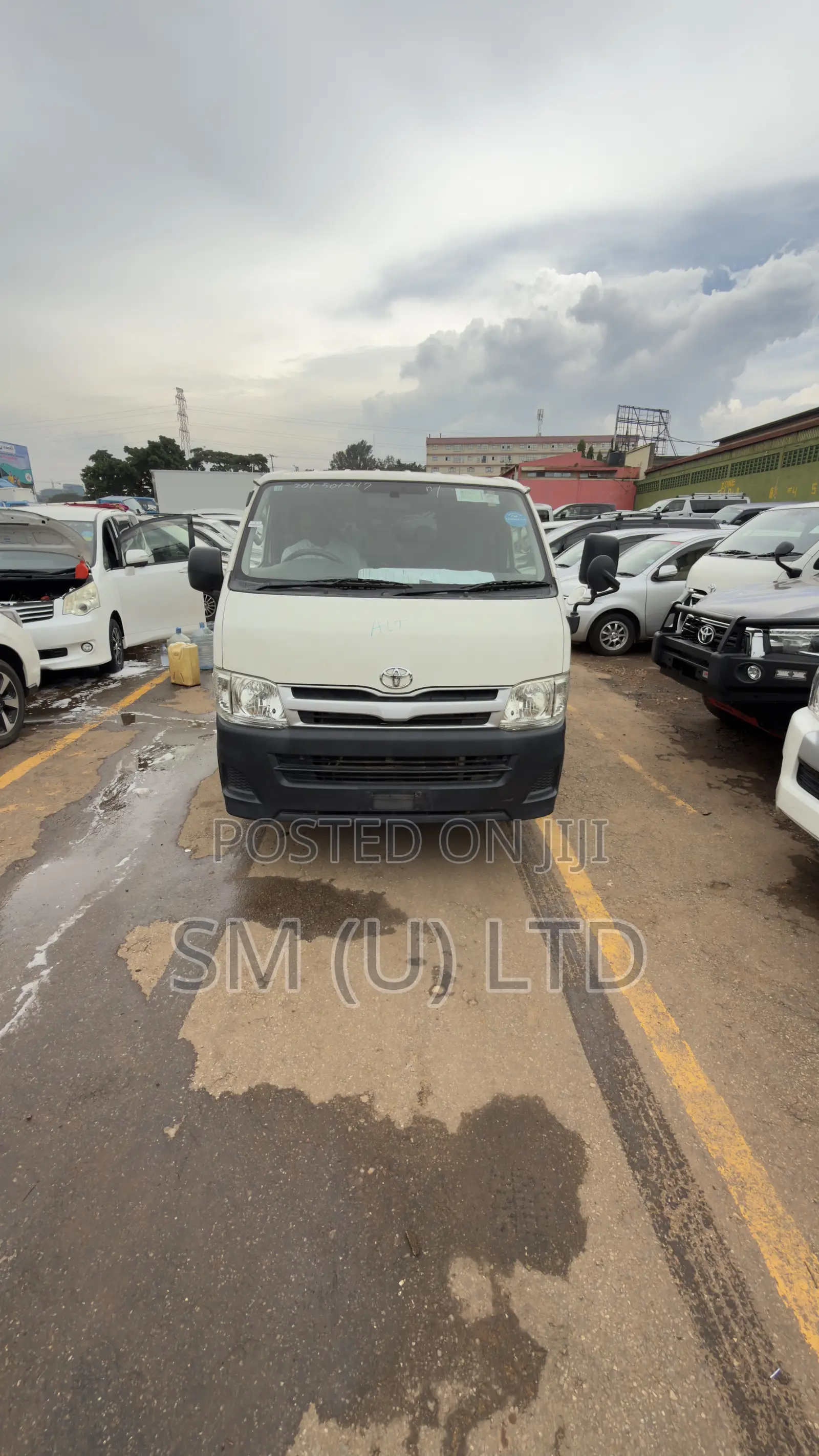Toyota HiAce 2013 White