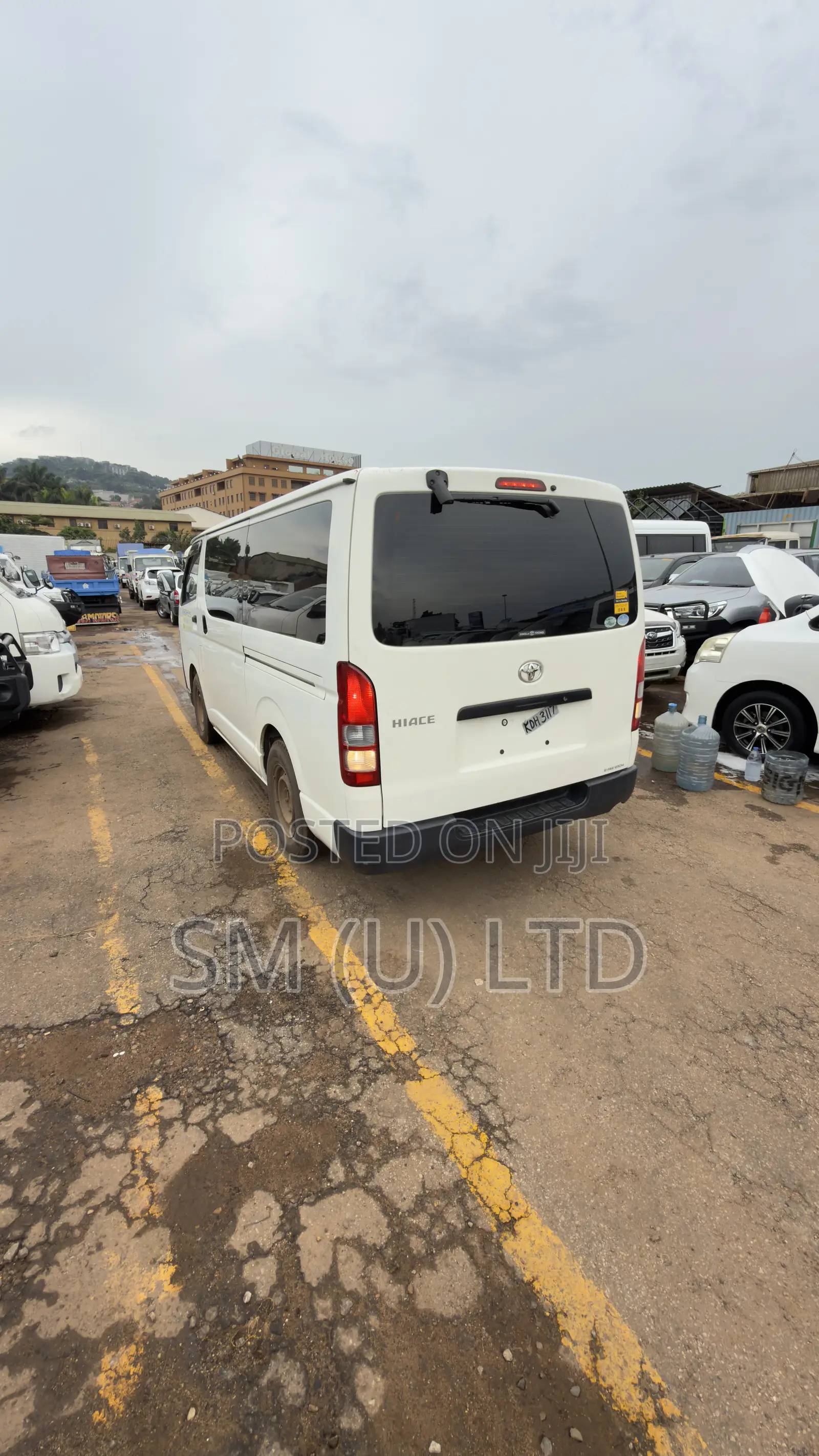 Toyota HiAce 2013 White