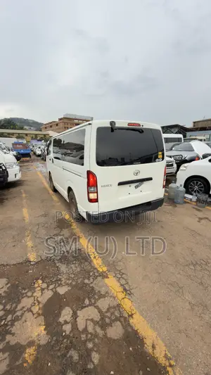 Toyota HiAce 2013 White