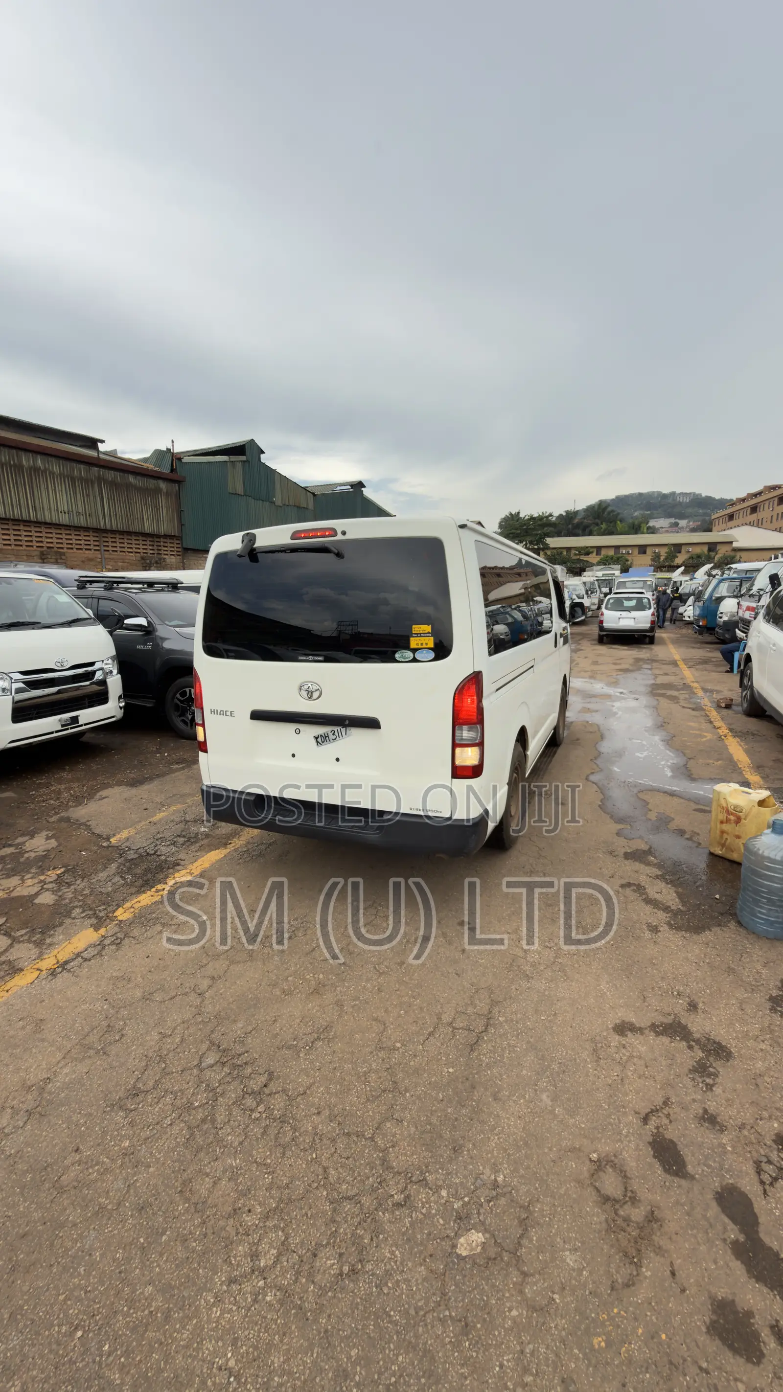 Toyota HiAce 2013 White