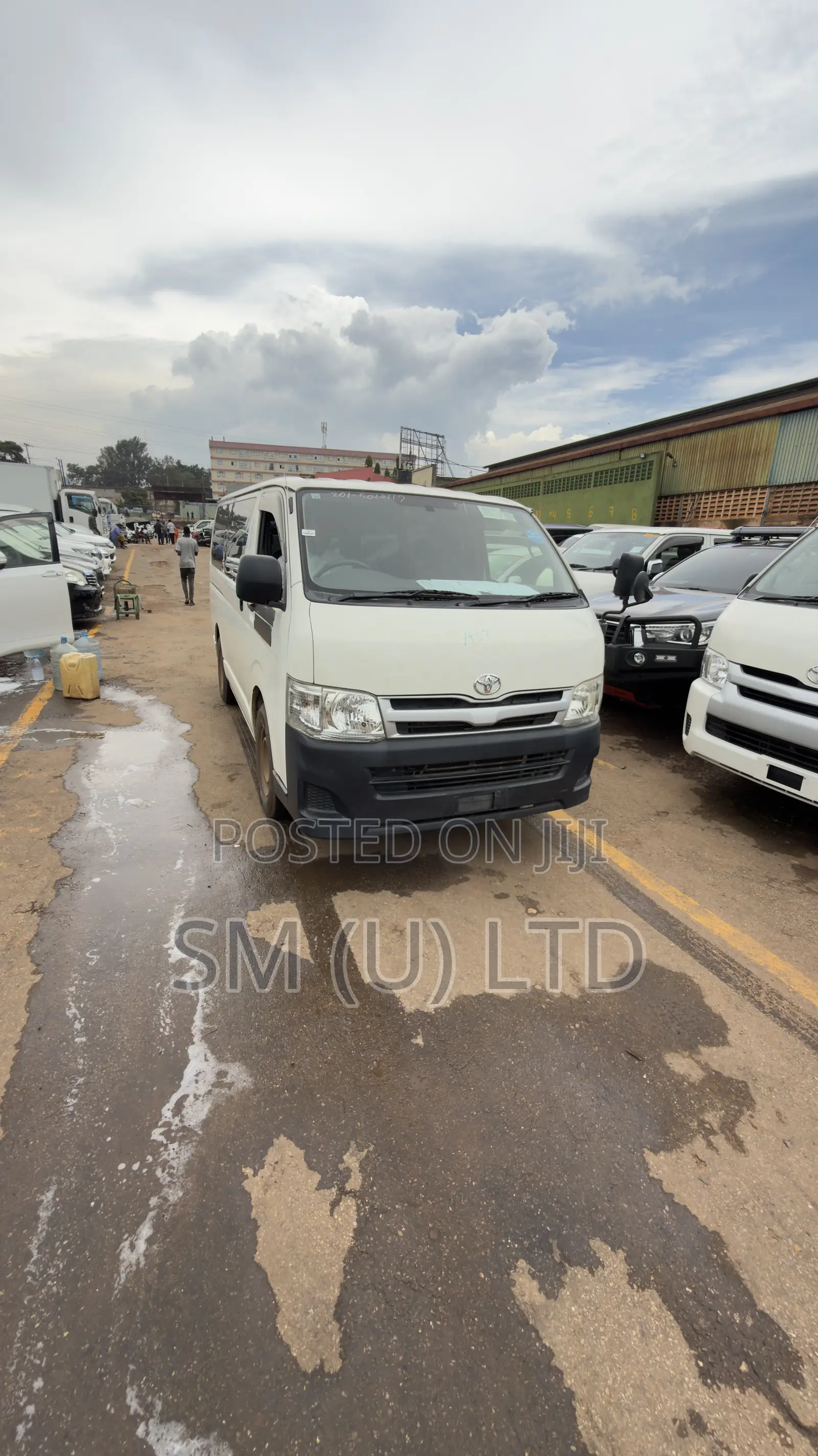 Toyota HiAce 2013 White