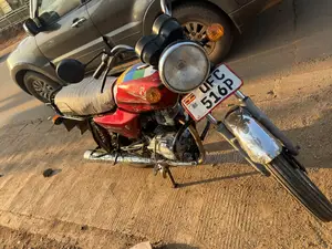 Bajaj Boxer 100 2022 Red