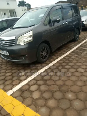 Toyota Noah 2011 Gray