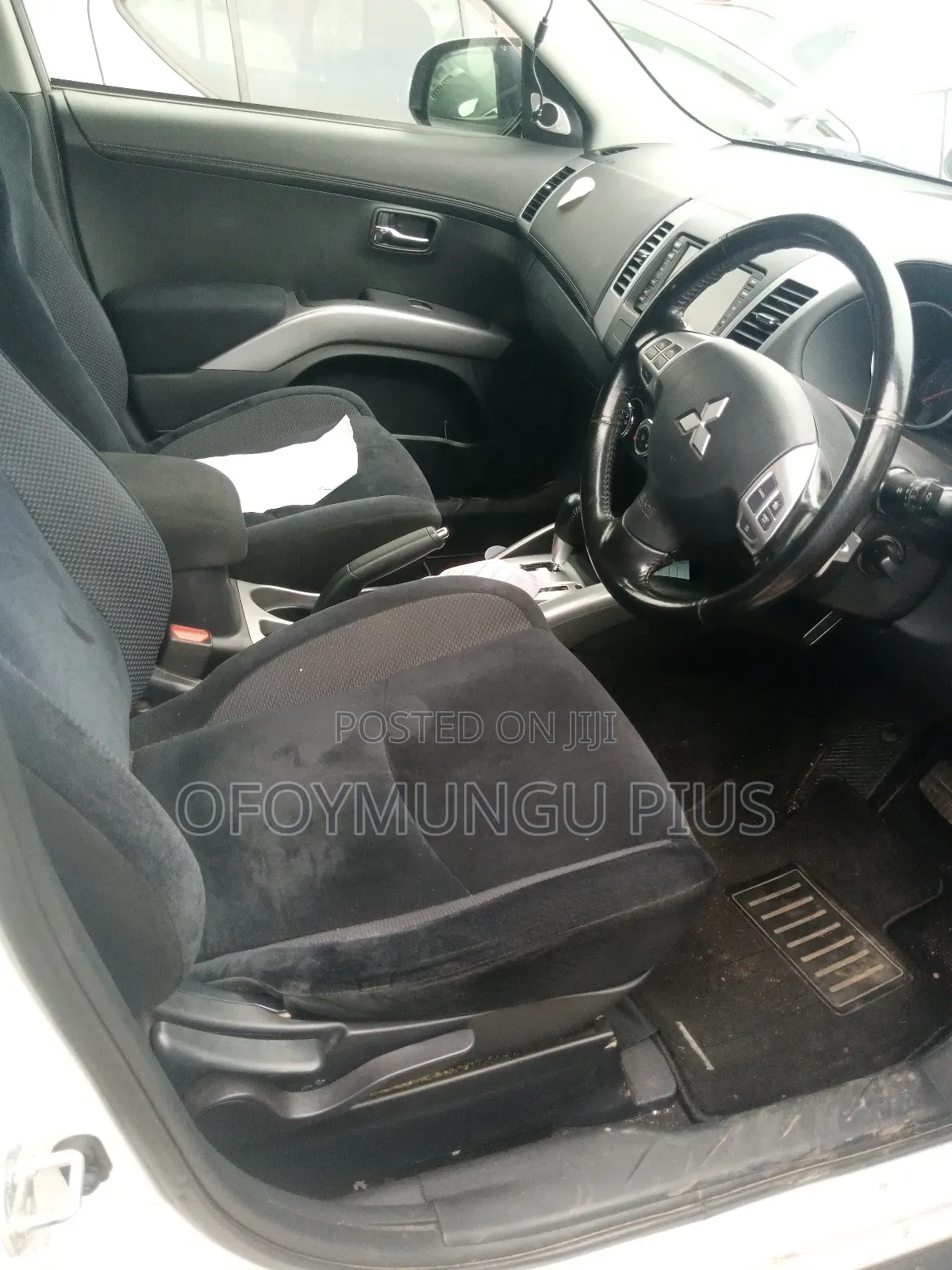 Mitsubishi Outlander 2011 White
