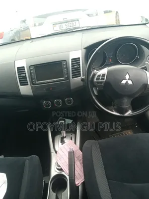 Mitsubishi Outlander 2011 White