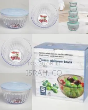 5 Pieces of Clear Plastic Salad Bowls With Airtight Lids,