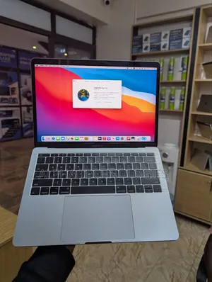 Laptop Apple MacBook Pro 2017 8GB Intel Core i7 SSD 256GB