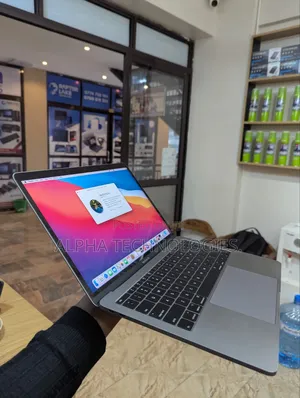 Laptop Apple MacBook Pro 2017 8GB Intel Core i7 SSD 256GB