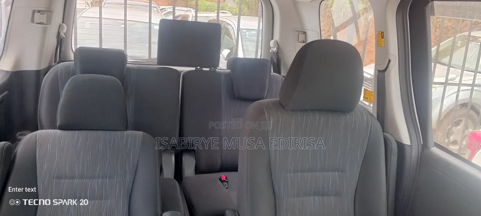 Toyota Noah 2.0 143hp FWD (8 Seater) 2012 Silver