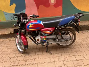 Bajaj CT 125X 2025 Red
