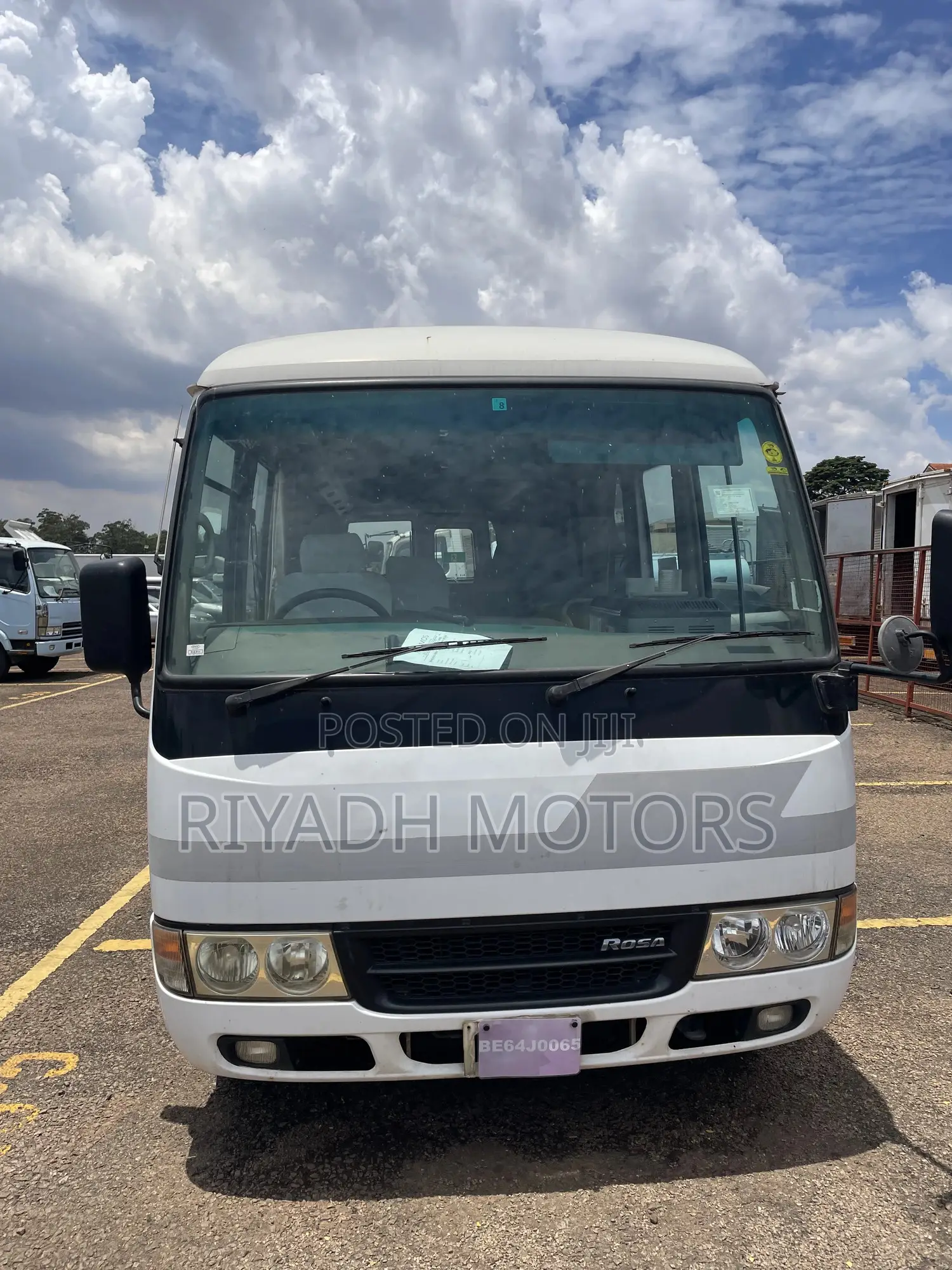 Mitsubishi Fuso Rosa 2013 White