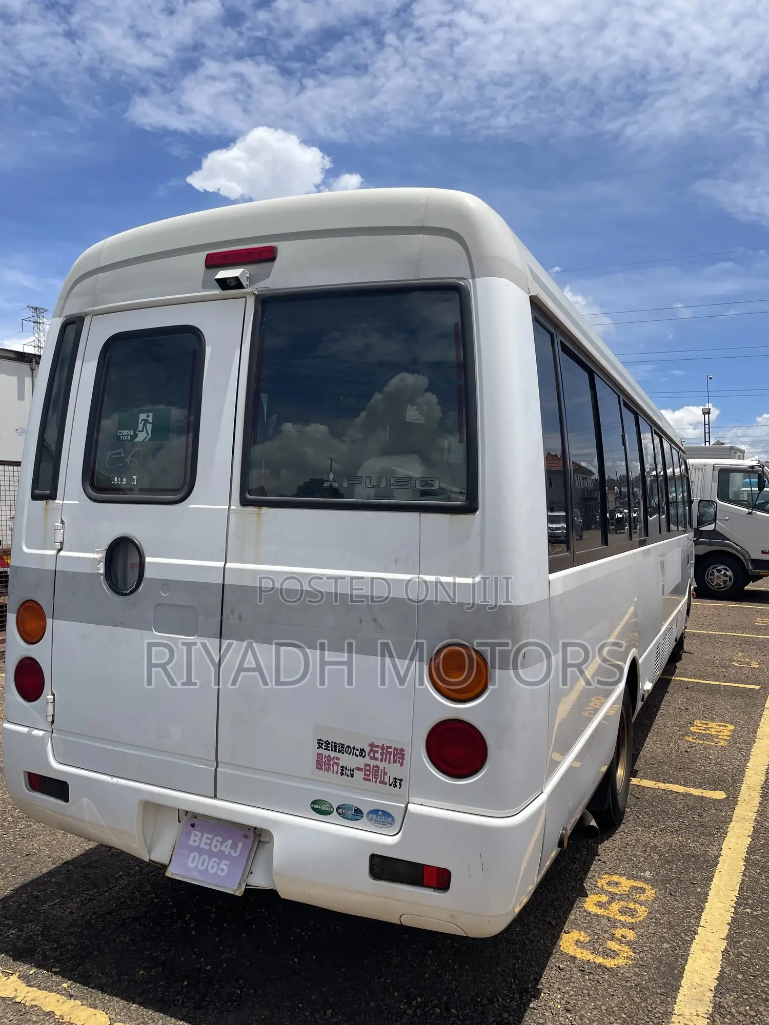 Mitsubishi Fuso Rosa 2013 White