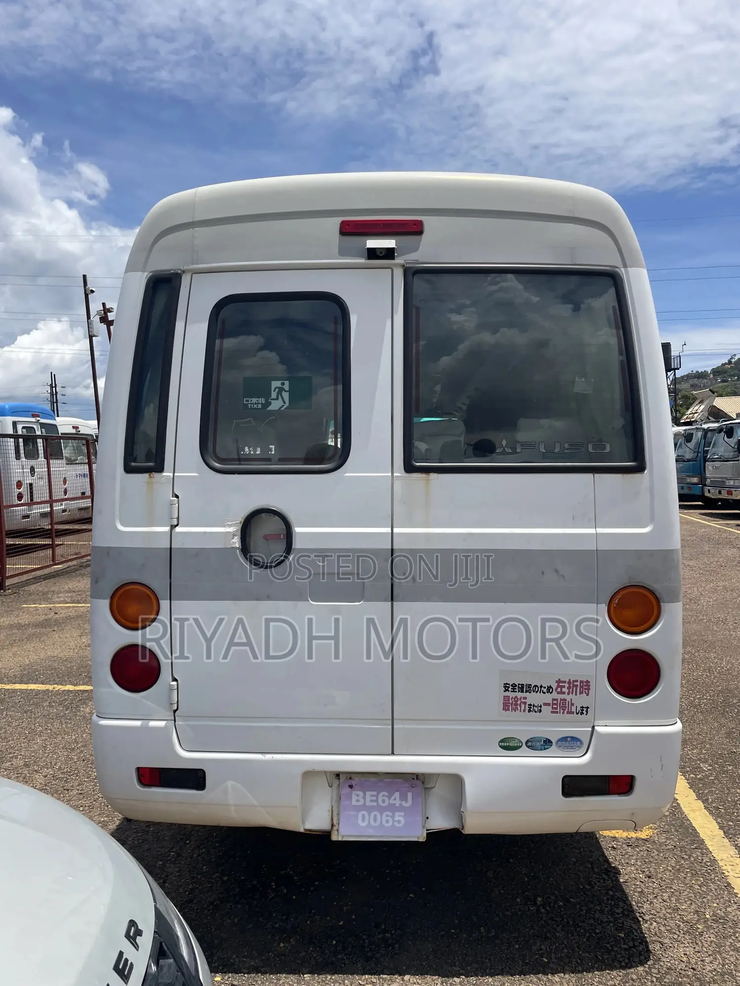 Mitsubishi Fuso Rosa 2013 White