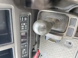 Mitsubishi Fuso Rosa 2011 White