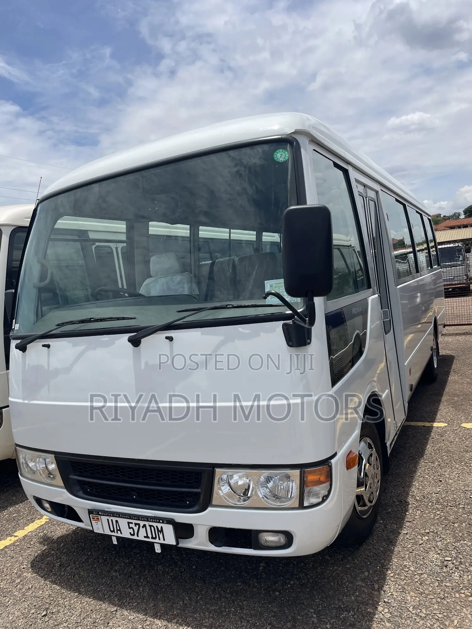 Mitsubishi Fuso Rosa 2011 White