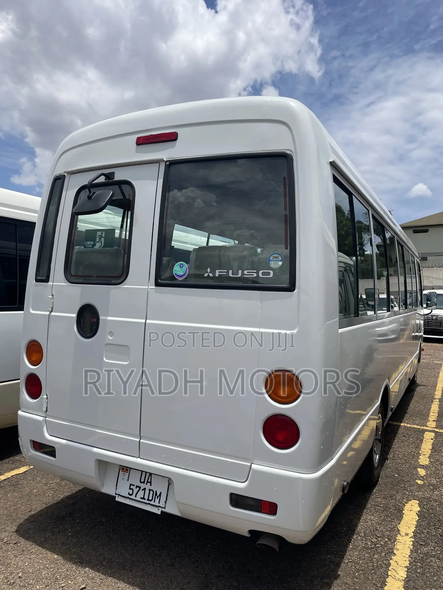 Mitsubishi Fuso Rosa 2011 White