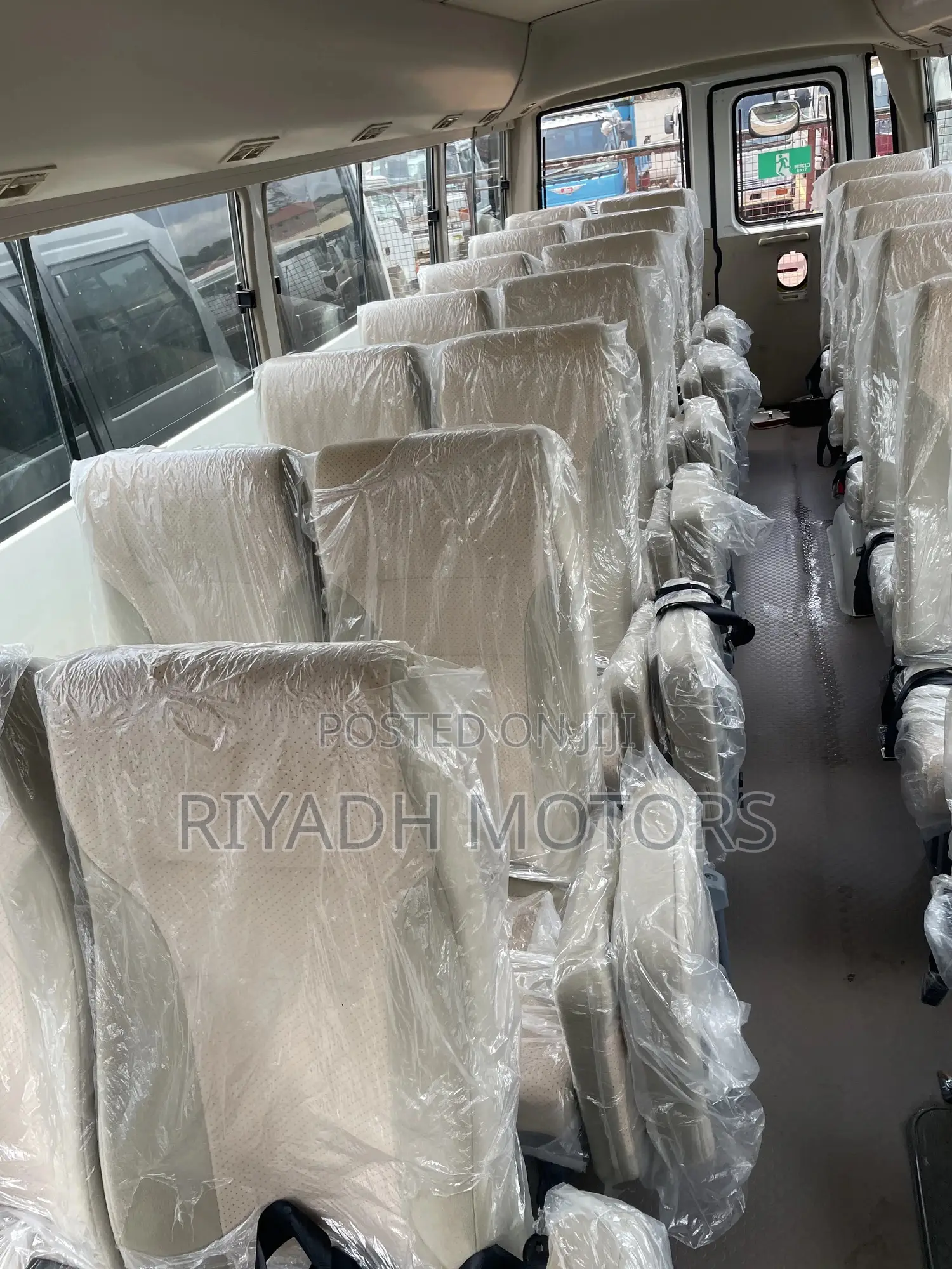 Mitsubishi Fuso Rosa 2011 White