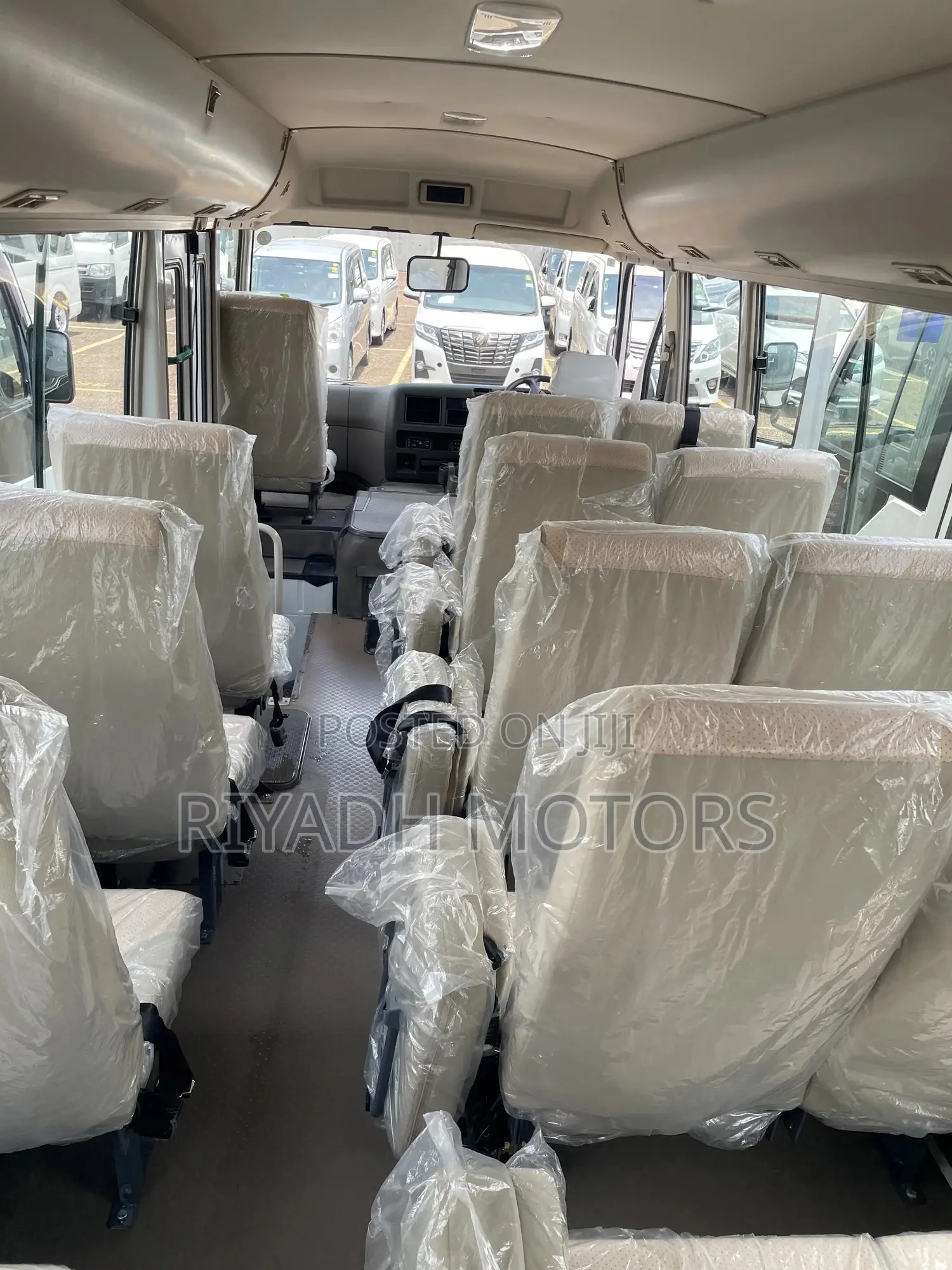 Mitsubishi Fuso Rosa 2011 White