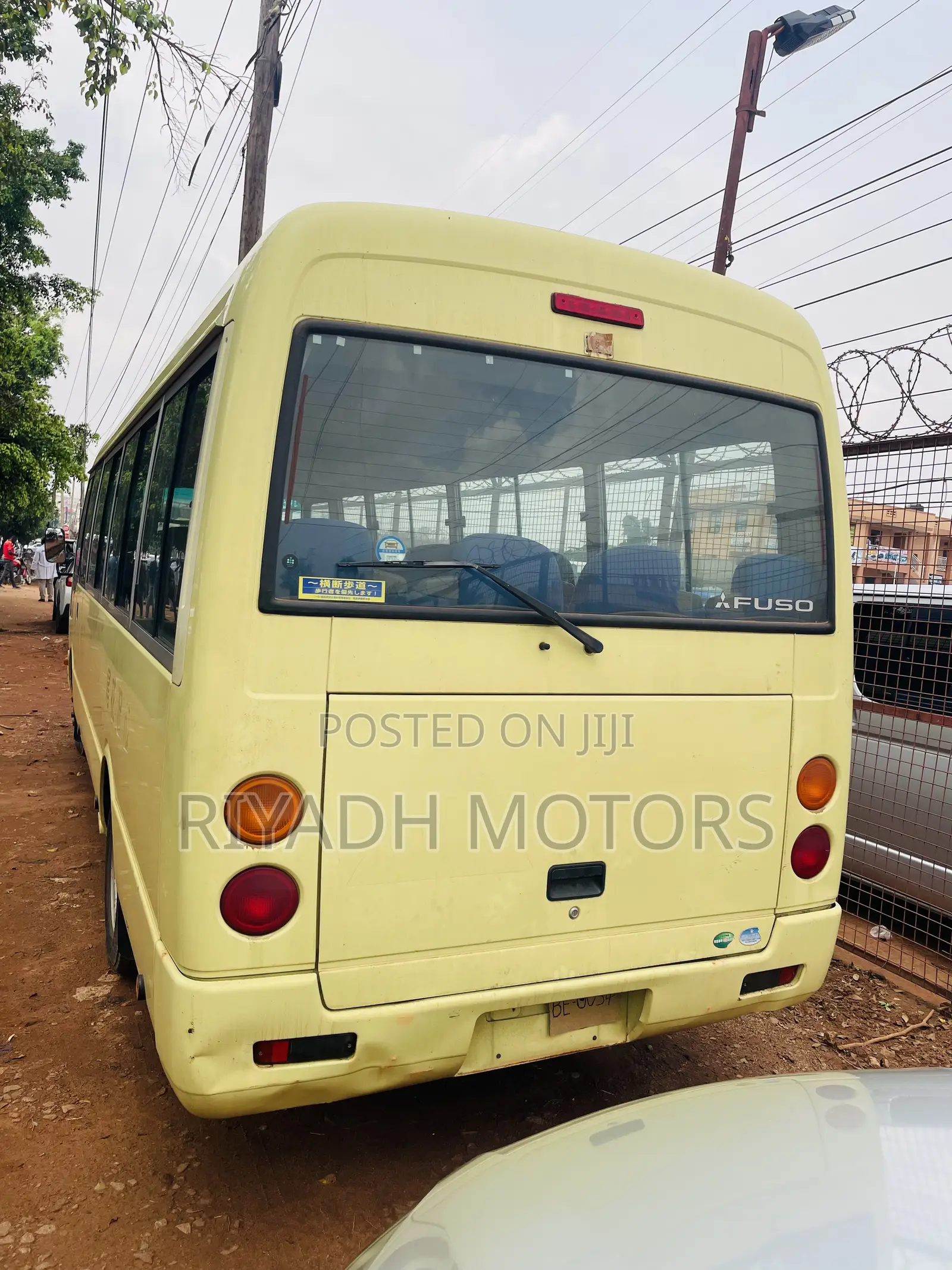 Mitsubishi Fuso Rosa 2016 Yellow