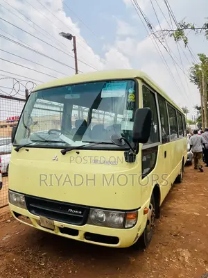 Mitsubishi Fuso Rosa 2016 Yellow