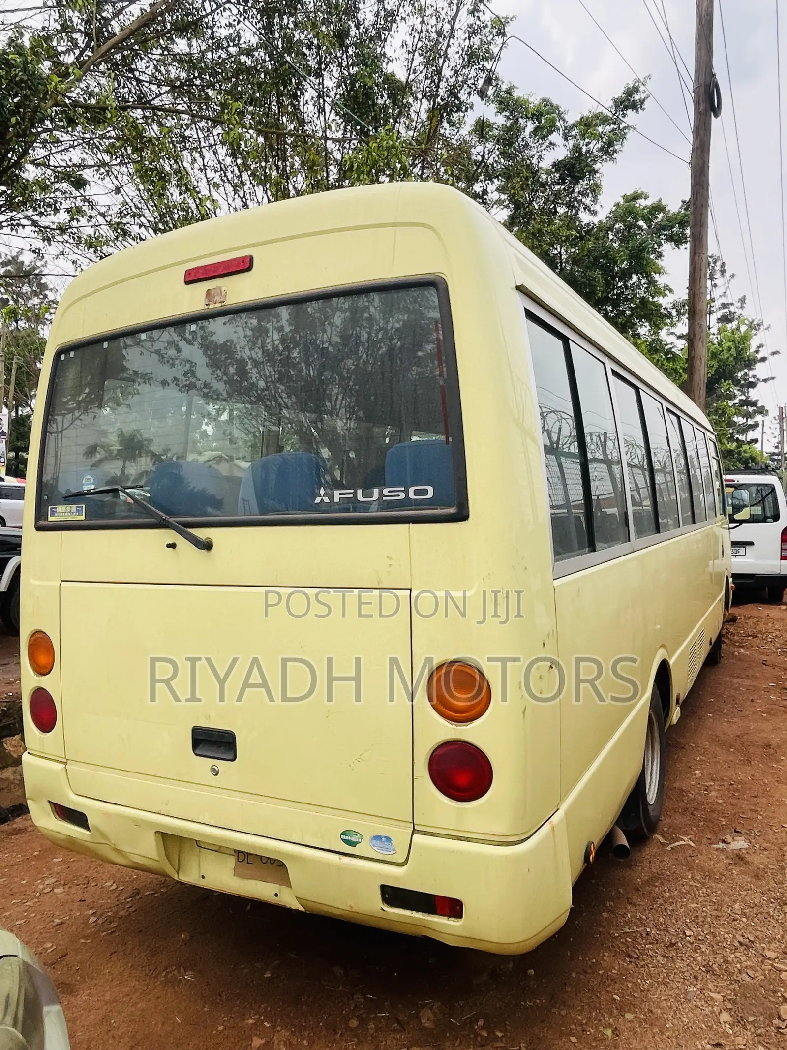 Mitsubishi Fuso Rosa 2016 Yellow