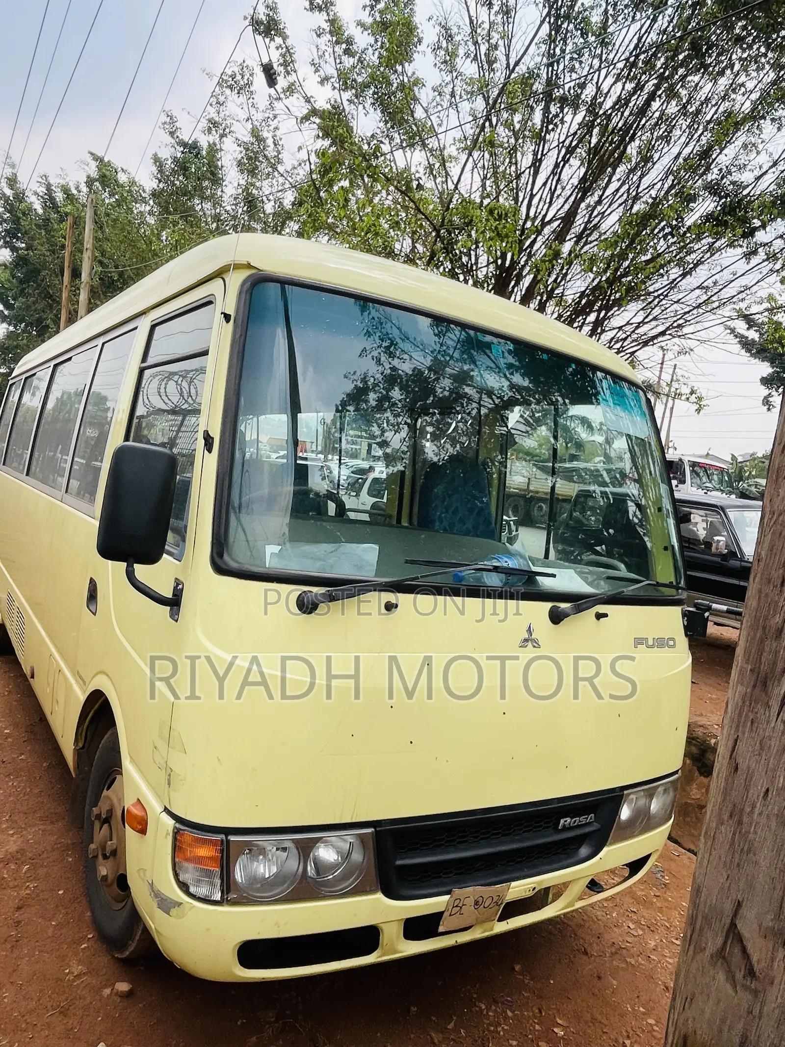 Mitsubishi Fuso Rosa 2016 Yellow